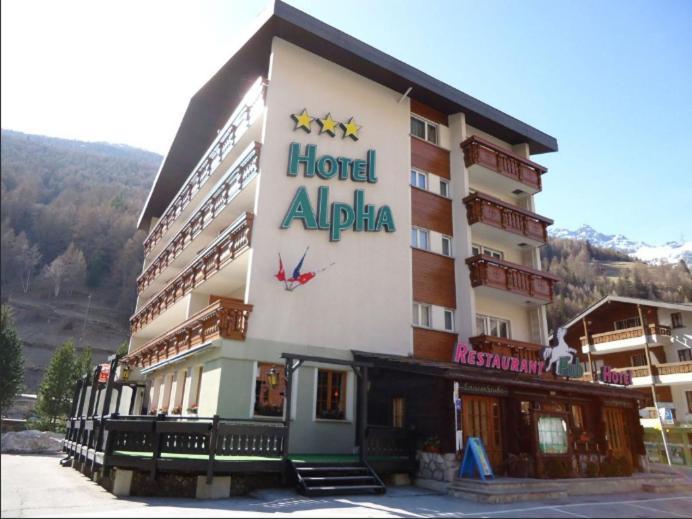 Hotel Alpha Saas-Grund Bagian luar foto